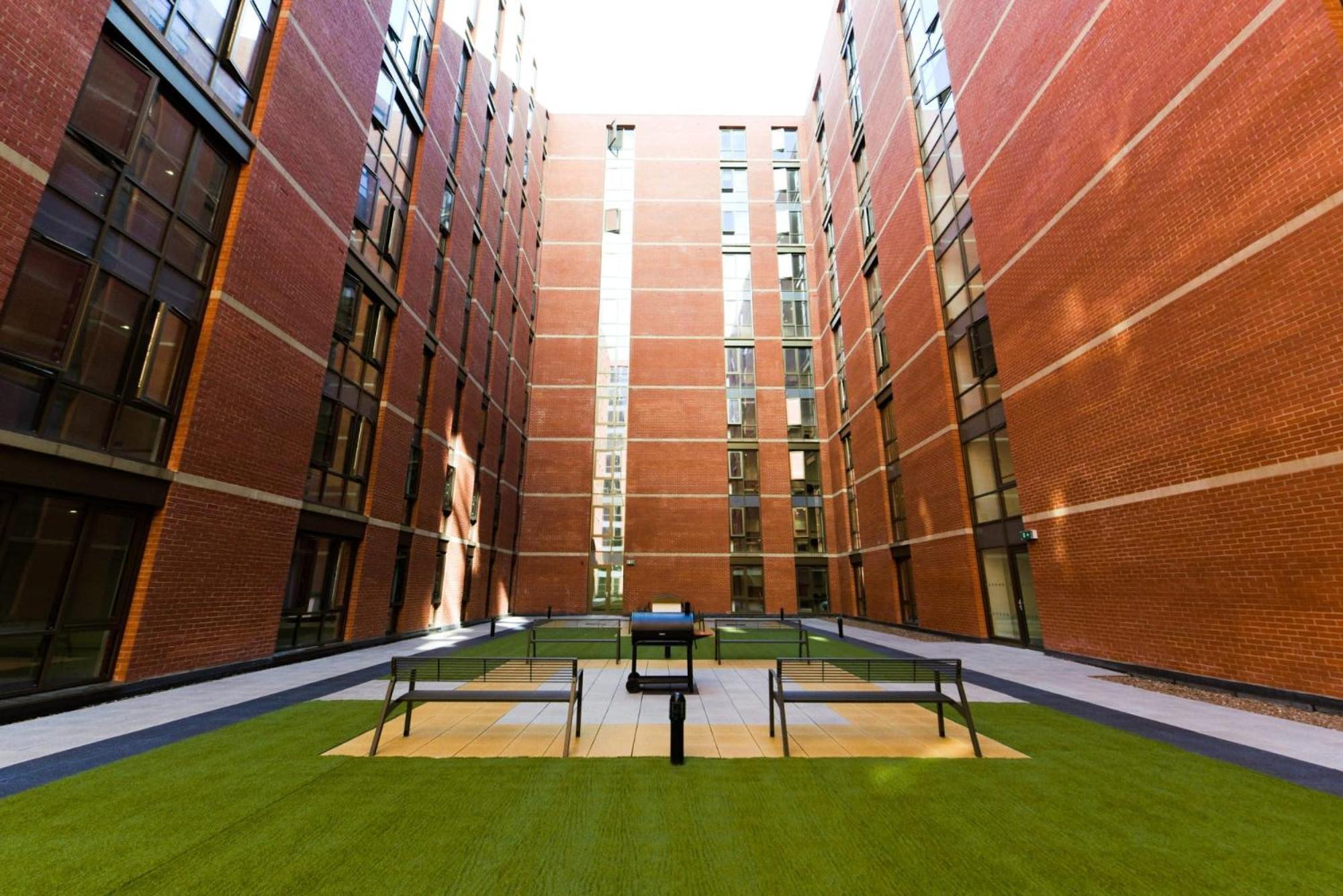 For Students Only At Great Patrick Street Apartment Belfast Exterior foto